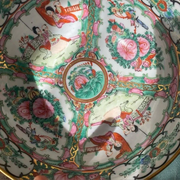 Late 20th century Rose Medallion large bowl, 9” across, Made in Japan/Hong Kong - Picture 7 of 16